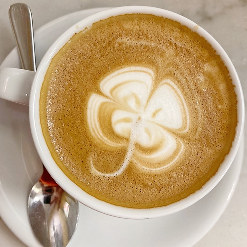Bei uns gibt es flüssiges Glück - auch Caffé genannt.